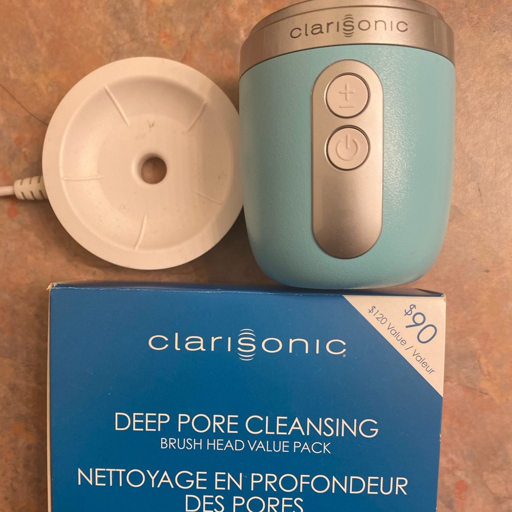 PRICE DROP!! Clarisonic BUNDLE! (4 NEW)